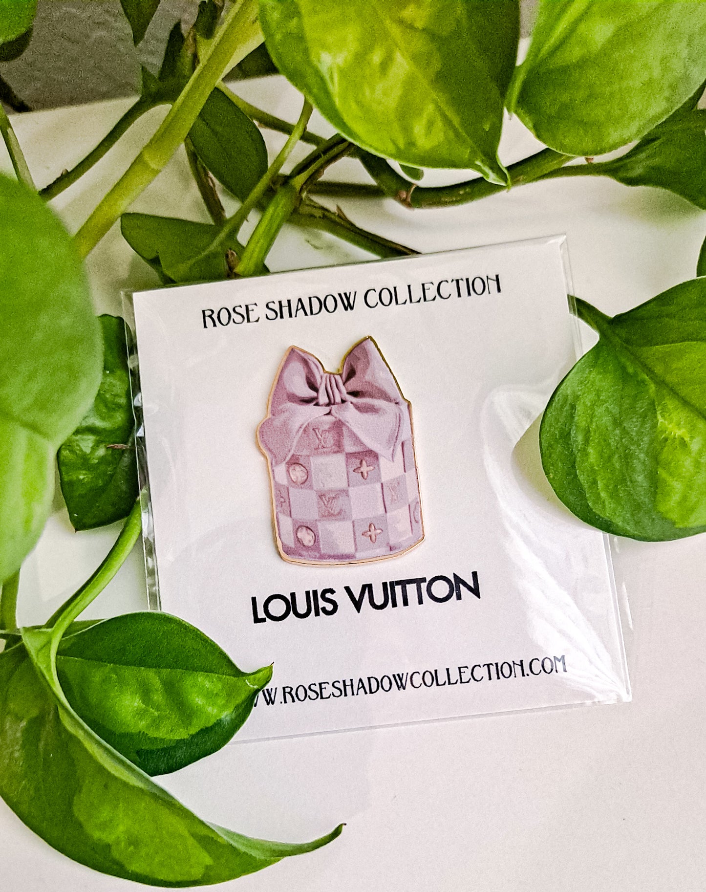 LV Bow cake Magnetic Pin