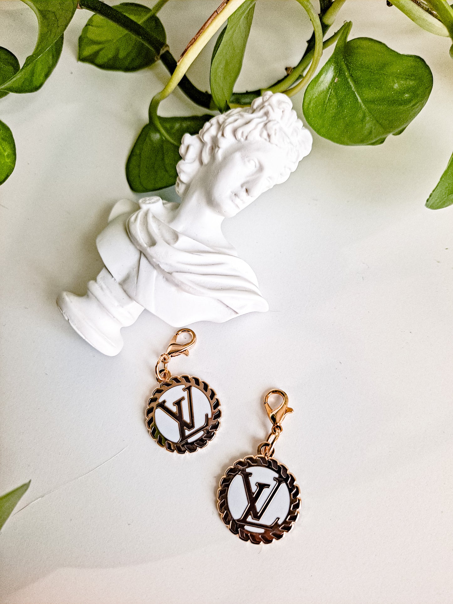LV Dangle Magnetic Pin